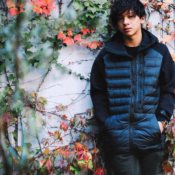 AYUMU HIRANO on Instagram: “皆さんの冬の過ごし方を写真に撮って@_̲nikesportswear宛にTweetすると、僕のサイン入りNIKEのルックブックがあたります！沢山の写真お待ちしてます！#techpack #スニーカーブーツ”